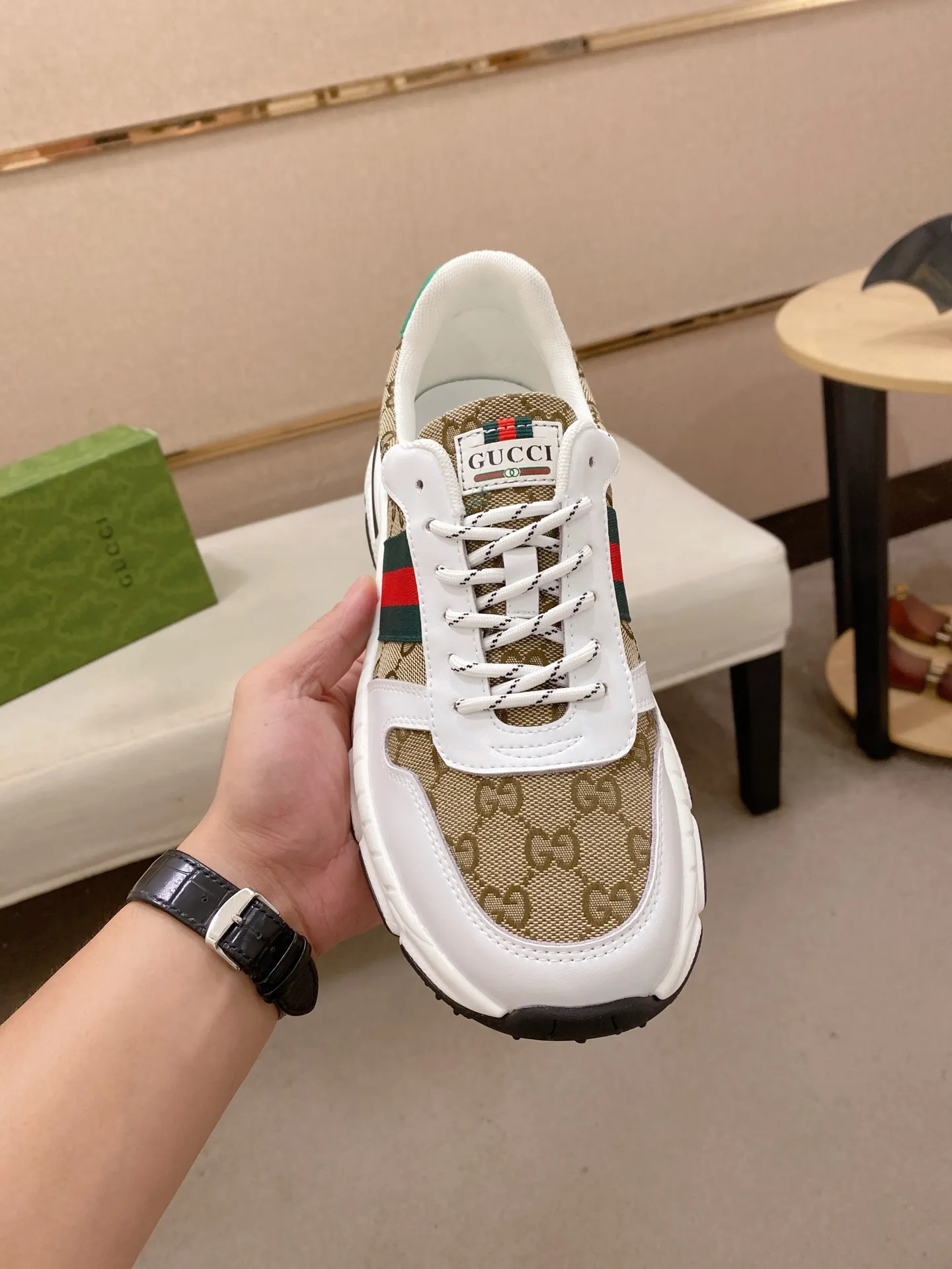 Men's Men's Shoes 442💰 High-quality new GUCCI counters are on the market at the same time. The new men's shoes, 😘fabrics are selected from imported cowhide, and the lining is sheepskin lining. 👍🏿 High-end ☄️ air-cushion molded anti-slip rubber outsole, exquisite lines, simple and elegant, comfortable and high-end for leisure travel. Code number: 38 to 44 (45 can be customized and cannot be returned or exchanged)